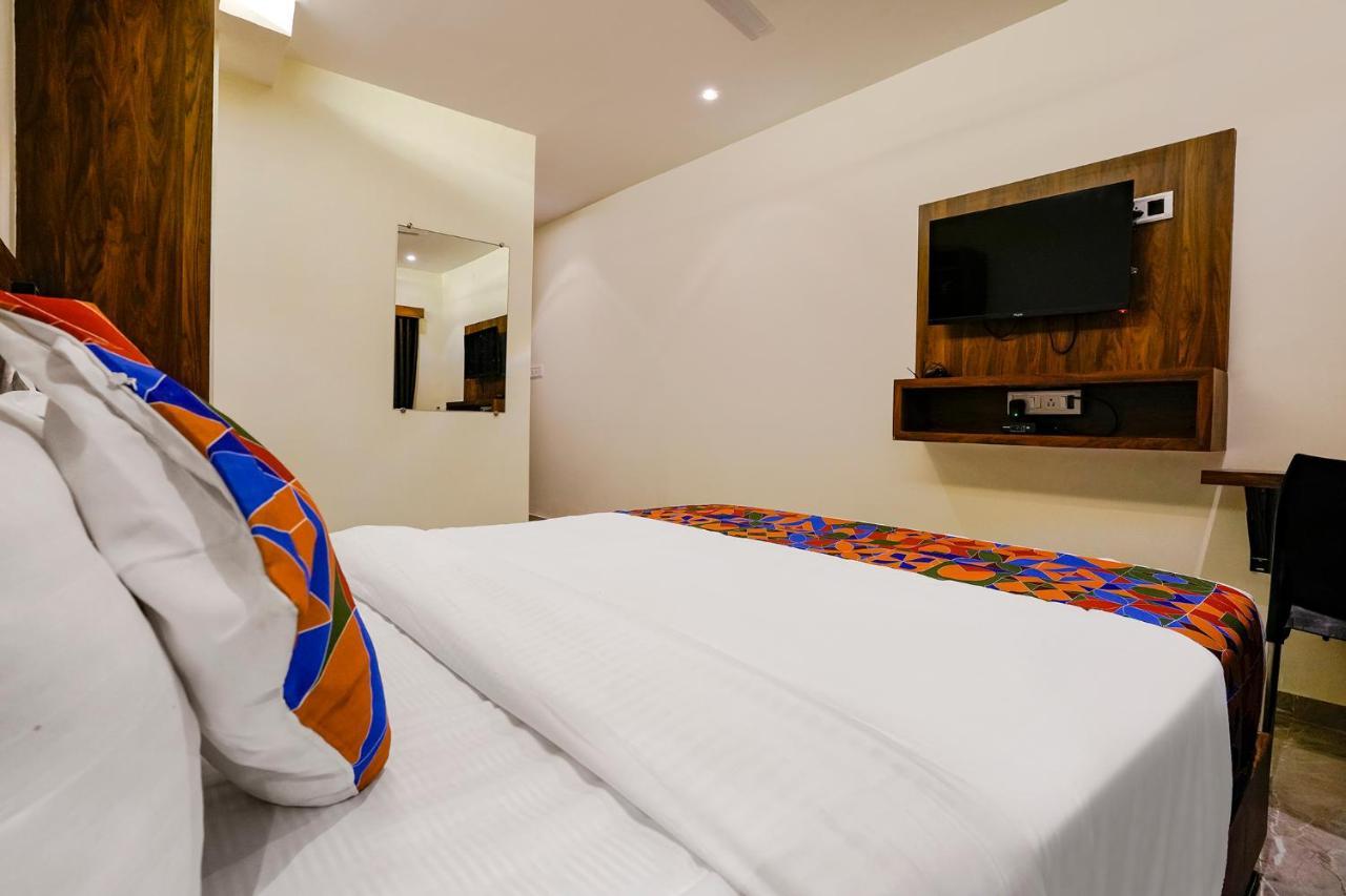 Fabhotel Antlers Mumbai Exteriör bild
